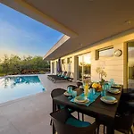 Villa Tiffany By Istrialux Peresiji